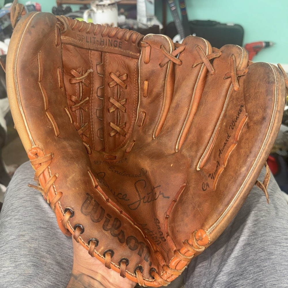 VINTAGE BRUCE SUTTER WILSON A2245 BASEBALL GLOVE MITT